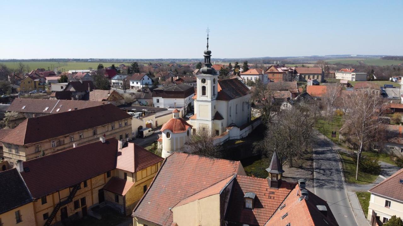 Penzion U Svateho Prokopa Středokluky エクステリア 写真