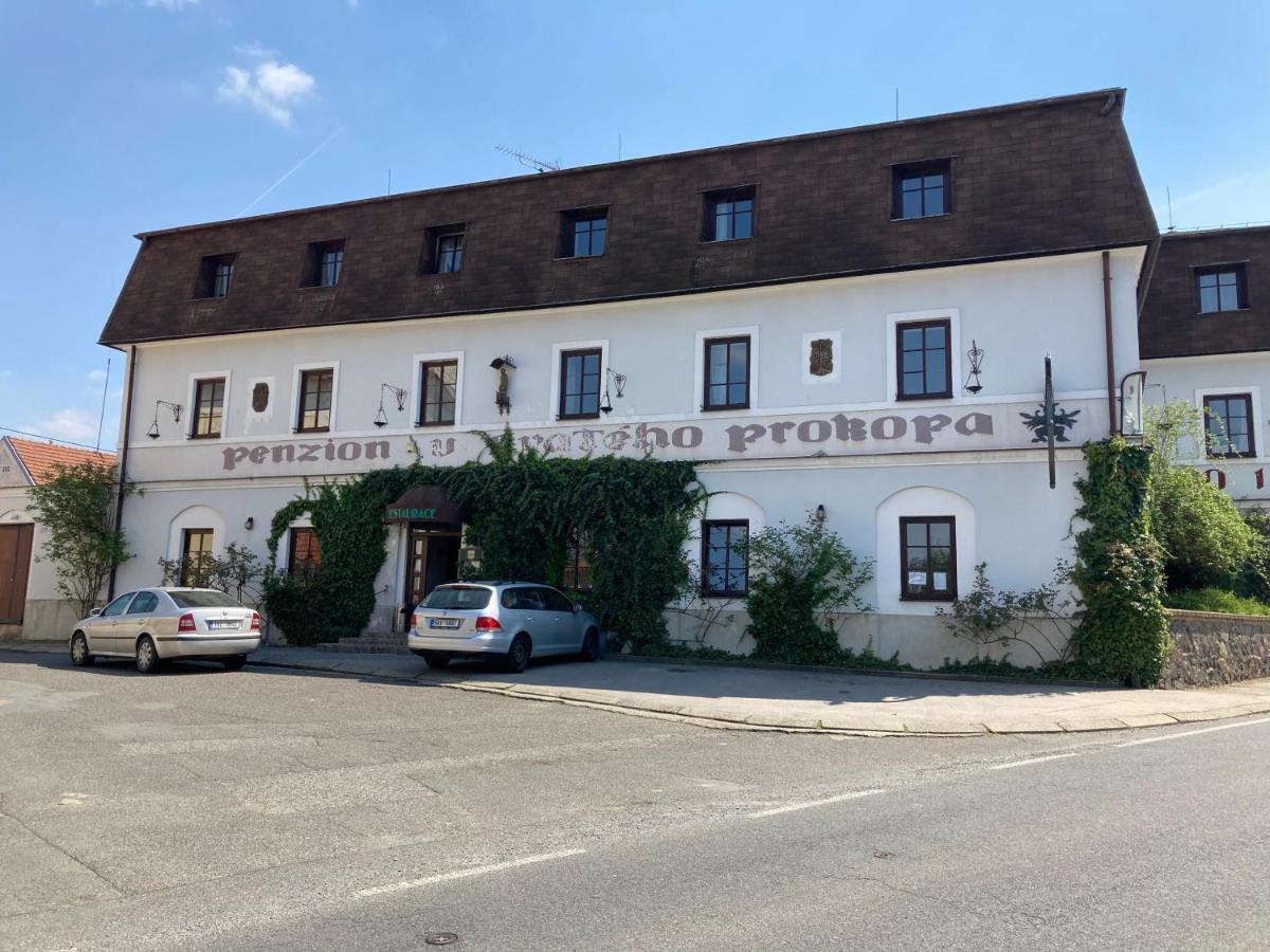 Penzion U Svateho Prokopa Středokluky エクステリア 写真